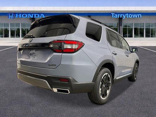 Sonic Gray Pearl 2026 Honda Pilot Touring 8-Passenger