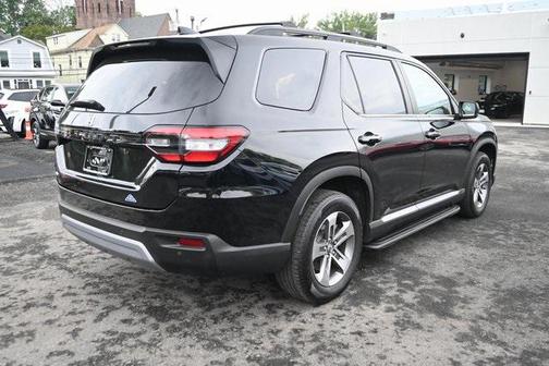 2023 Honda Pilot AWD EX-L 8 Passenger