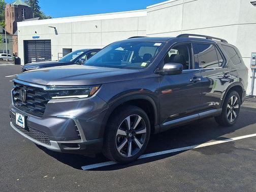 Modern Steel Metallic 2023 Honda Pilot Touring 8-Passenger