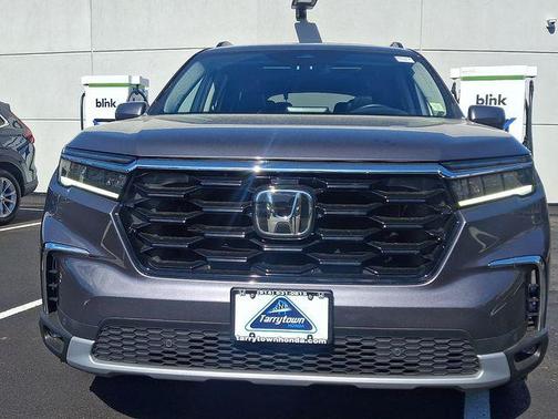 Modern Steel Metallic 2023 Honda Pilot Touring 8-Passenger
