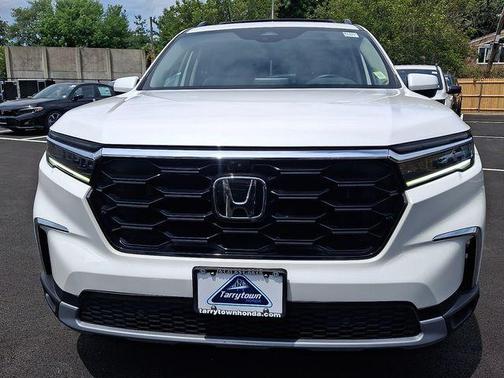 Platinum White Pearl 2023 Honda Pilot AWD Elite