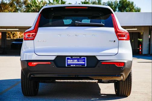 Cloud Blue 2026 Volvo XC40 Plus, B5 AWD Gas (mild hybrid), Dark