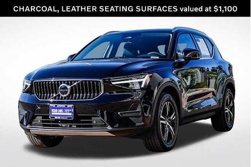 2025 Volvo XC40 Core