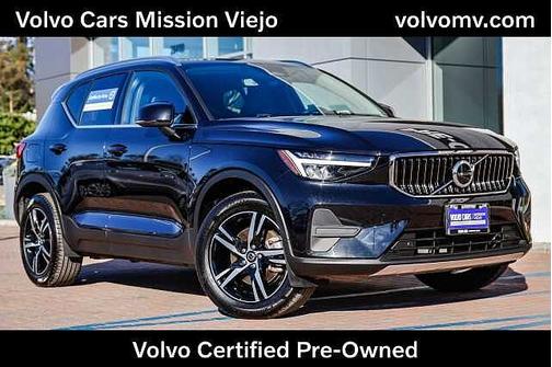 2025 Volvo XC40 Core