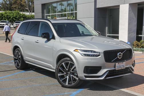 2023 Volvo XC90 Recharge Plug-In Hybrid Plus Dark 7-Seater