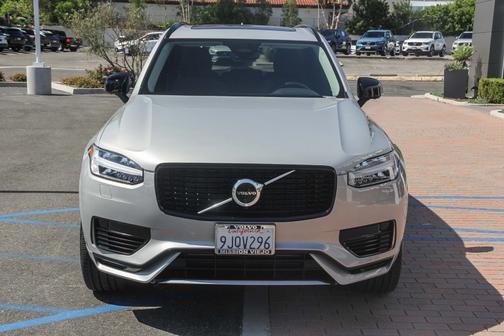 2023 Volvo XC90 Recharge Plug-In Hybrid Plus Dark 7-Seater