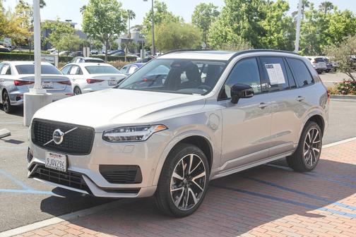 2023 Volvo XC90 Recharge Plug-In Hybrid Plus Dark 7-Seater