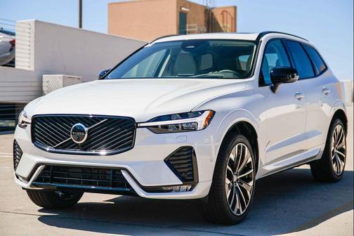Crystal White Metallic 2026 Volvo XC60 B5 Ultra