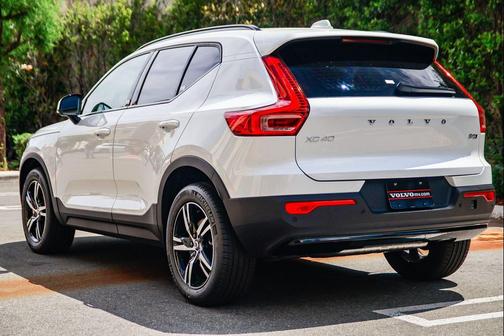 Crystal White 2026 Volvo XC40 Core, B5 AWD Gas (mild hybrid), Dark