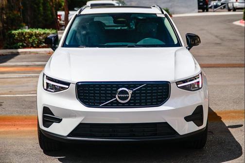 Crystal White 2026 Volvo XC40 Core, B5 AWD Gas (mild hybrid), Dark