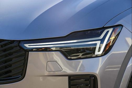 Aurora Silver 2026 Volvo XC90 B6 Ultra Dark Theme 6-Seater