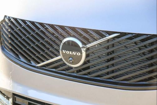 Aurora Silver 2026 Volvo XC90 B6 Ultra Dark Theme 6-Seater