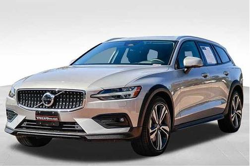 2025 Volvo V60 Cross Country Plus