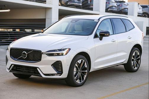 Crystal White Metallic 2026 Volvo XC60 B5 Ultra