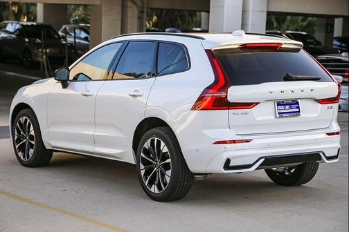 Crystal White Metallic 2026 Volvo XC60 B5 Ultra