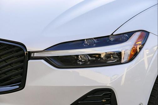 Crystal White Metallic 2026 Volvo XC60 B5 Ultra