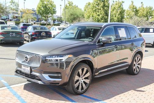 2023 Volvo XC90 Recharge Plug-In Hybrid Plus 6-Seater