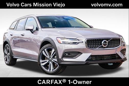 2026 Volvo V60 Cross Country Plus, B5 AWD Gas (mild hybrid)