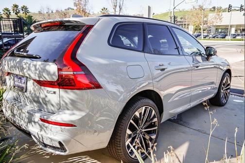 Vapour Grey Metallic 2026 Volvo XC60 B5 Ultra