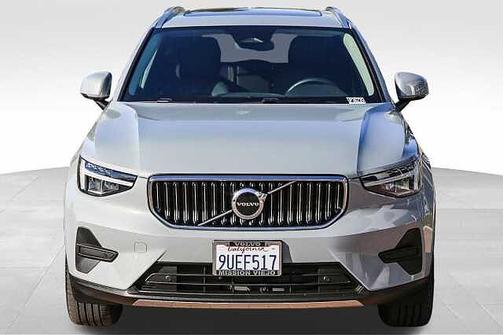 2025 Volvo XC40 Core