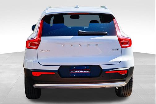 Cloud 2025 Volvo XC40 B5 Plus Bright Theme