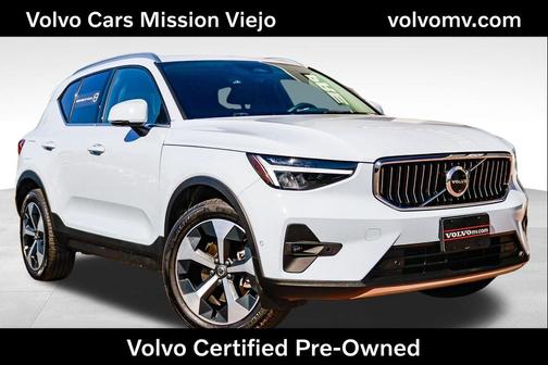 Cloud 2025 Volvo XC40 B5 Plus Bright Theme