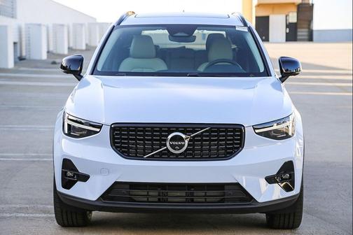 Cloud Blue 2026 Volvo XC40 Plus, B5 AWD Gas (mild hybrid), Dark