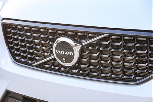 Cloud Blue 2026 Volvo XC40 Plus, B5 AWD Gas (mild hybrid), Dark