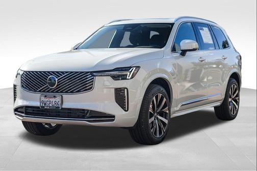 Crystal White Pearl 2026 Volvo XC90 Core, B6 AWD Gas (mild hybrid), Gasoline, Bright, 7 Seats