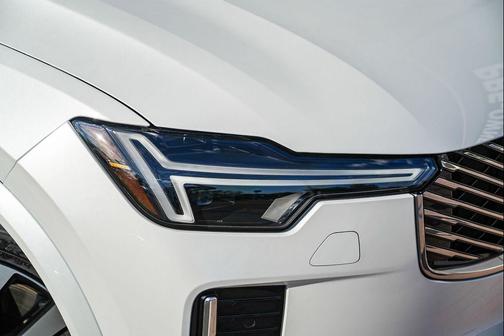 Crystal White Pearl 2026 Volvo XC90 Core, B6 AWD Gas (mild hybrid), Gasoline, Bright, 7 Seats