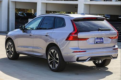 Aurora Silver 2026 Volvo XC60 B5 Plus