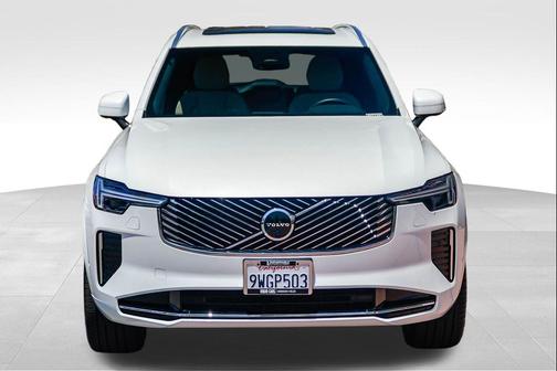 Crystal White Pearl 2026 Volvo XC90 Plus, B6 AWD Gas (mild hybrid), Gasoline, Bright, 7 Seats