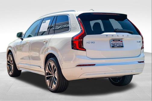 Crystal White Pearl 2026 Volvo XC90 Plus, B6 AWD Gas (mild hybrid), Gasoline, Bright, 7 Seats