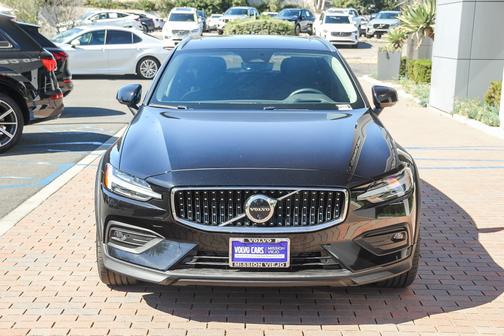 2023 Volvo V60 Cross Country B5 AWD Ultimate
