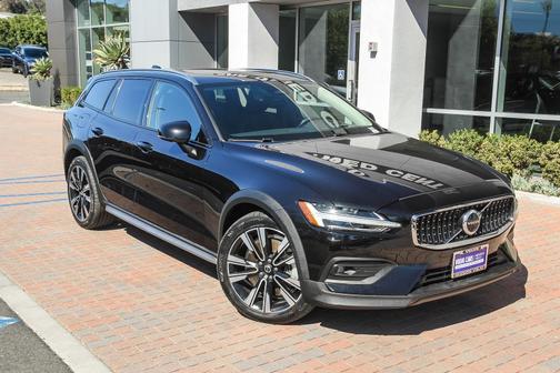 2023 Volvo V60 Cross Country B5 AWD Ultimate