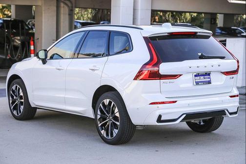 Crystal White Metallic 2026 Volvo XC60 B5 Ultra