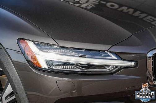 2025 Volvo V60 Cross Country Plus