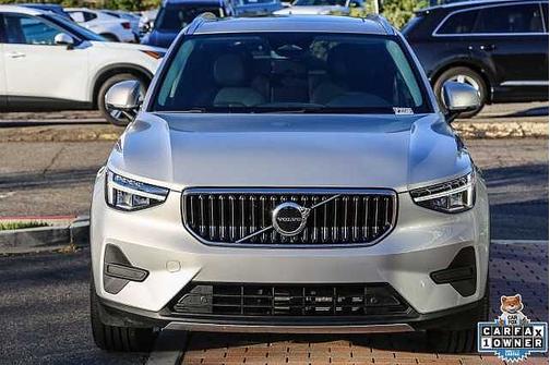 2025 Volvo XC40 Core