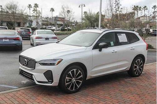2025 Volvo XC60 Plus
