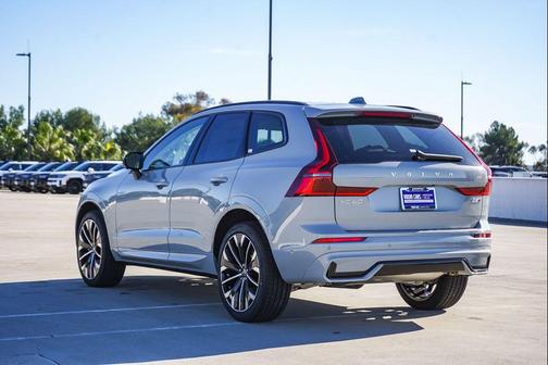 Vapour Grey Metallic 2026 Volvo XC60 B5 Ultra