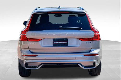 Silver 2025 Volvo XC60 B5 Core