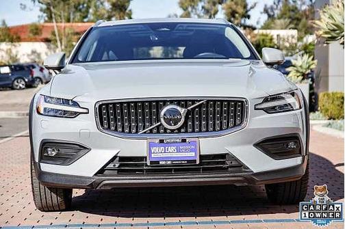 2025 Volvo V60 Cross Country Plus