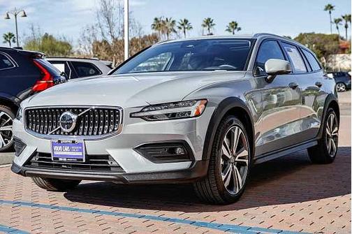 2025 Volvo V60 Cross Country Plus