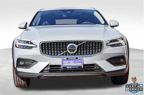 2025 Volvo V60 Cross Country Plus