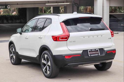 Crystal White 2026 Volvo XC40 Plus, B5 AWD Gas (mild hybrid), Dark