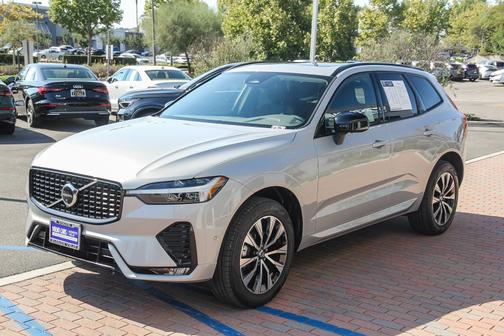 2025 Volvo XC60 B5 Plus