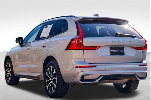 Silver 2025 Volvo XC60 B5 Core