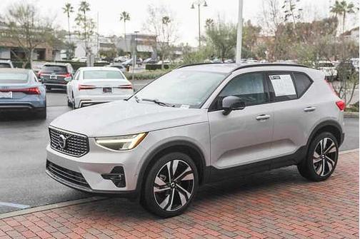 2025 Volvo XC40 Plus