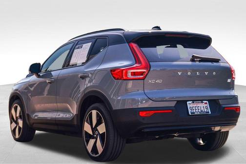 Silver Dawn Metallic 2023 Volvo XC40 Recharge Pure Electric Twin Ultimate