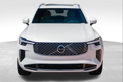 Crystal White Pearl 2026 Volvo XC90 Plus, B5 AWD Gas (mild hybrid), Gasoline, Bright, 7 Seats